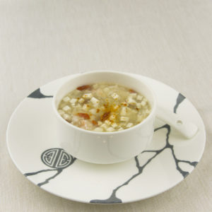 Zuppa con frutti di mare e tofu