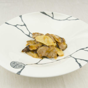 Anatra con bambù e funghi